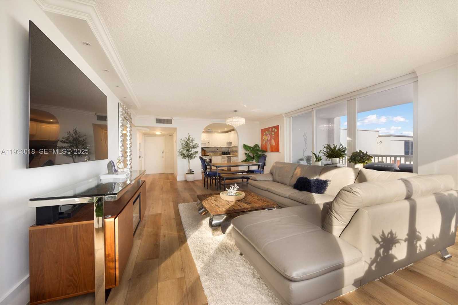 Small Image of 5401 COLLINS AVE #102, Miami Beach Number 4