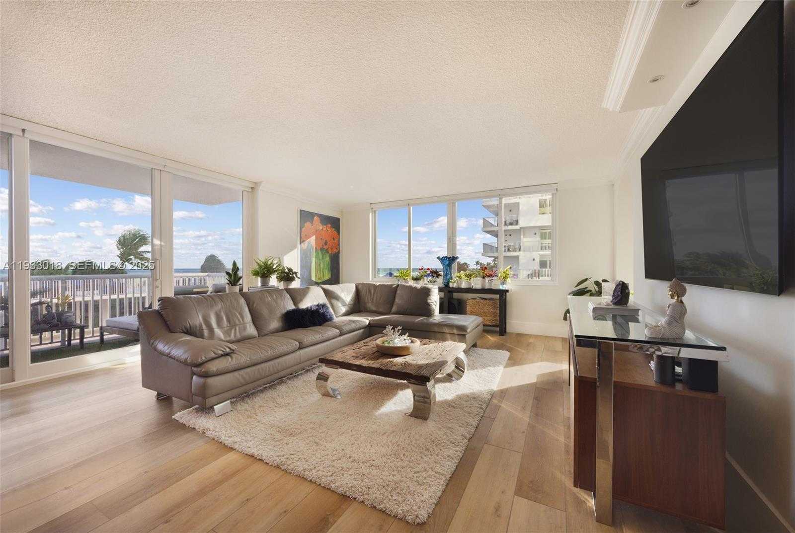 Small Image of 5401 COLLINS AVE #102, Miami Beach Number 5
