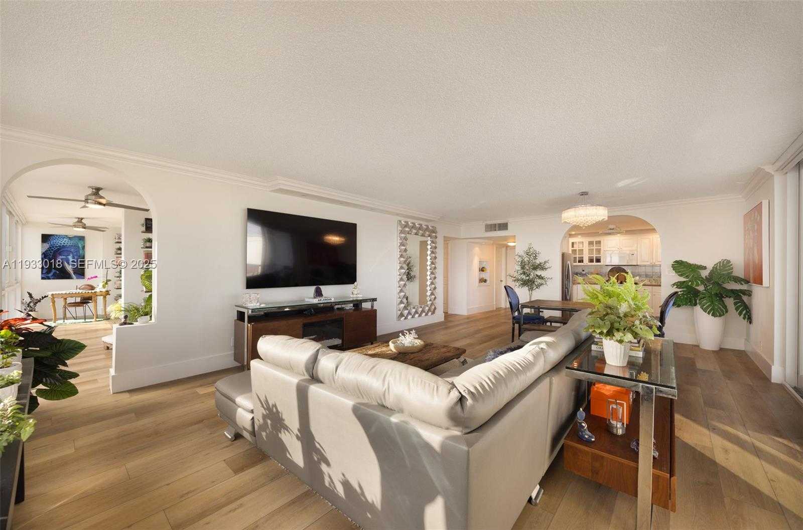 Small Image of 5401 COLLINS AVE #102, Miami Beach Number 6