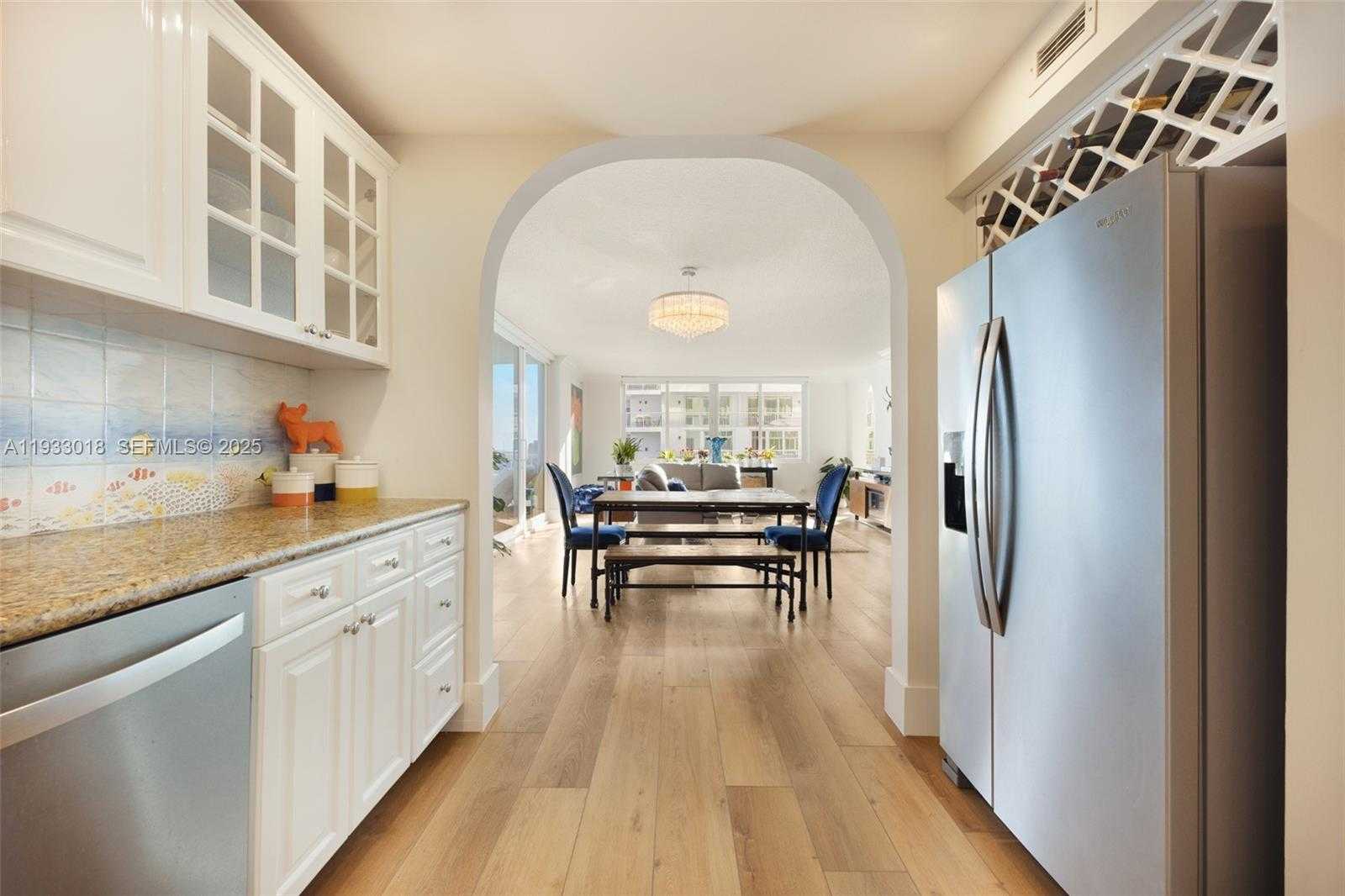 Small Image of 5401 COLLINS AVE #102, Miami Beach Number 9