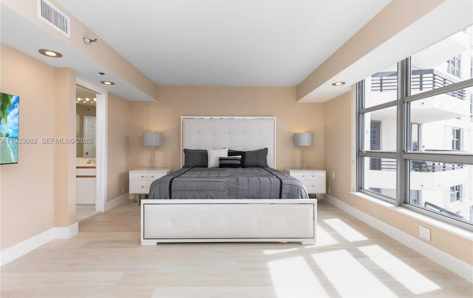 Small Image of 3500 MYSTIC POINTE DR #2603, Aventura Number 19