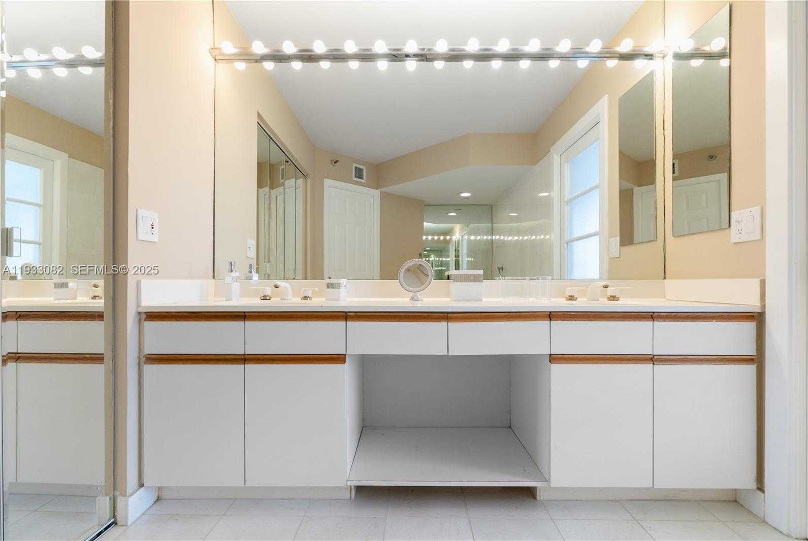 Small Image of 3500 MYSTIC POINTE DR #2603, Aventura Number 23