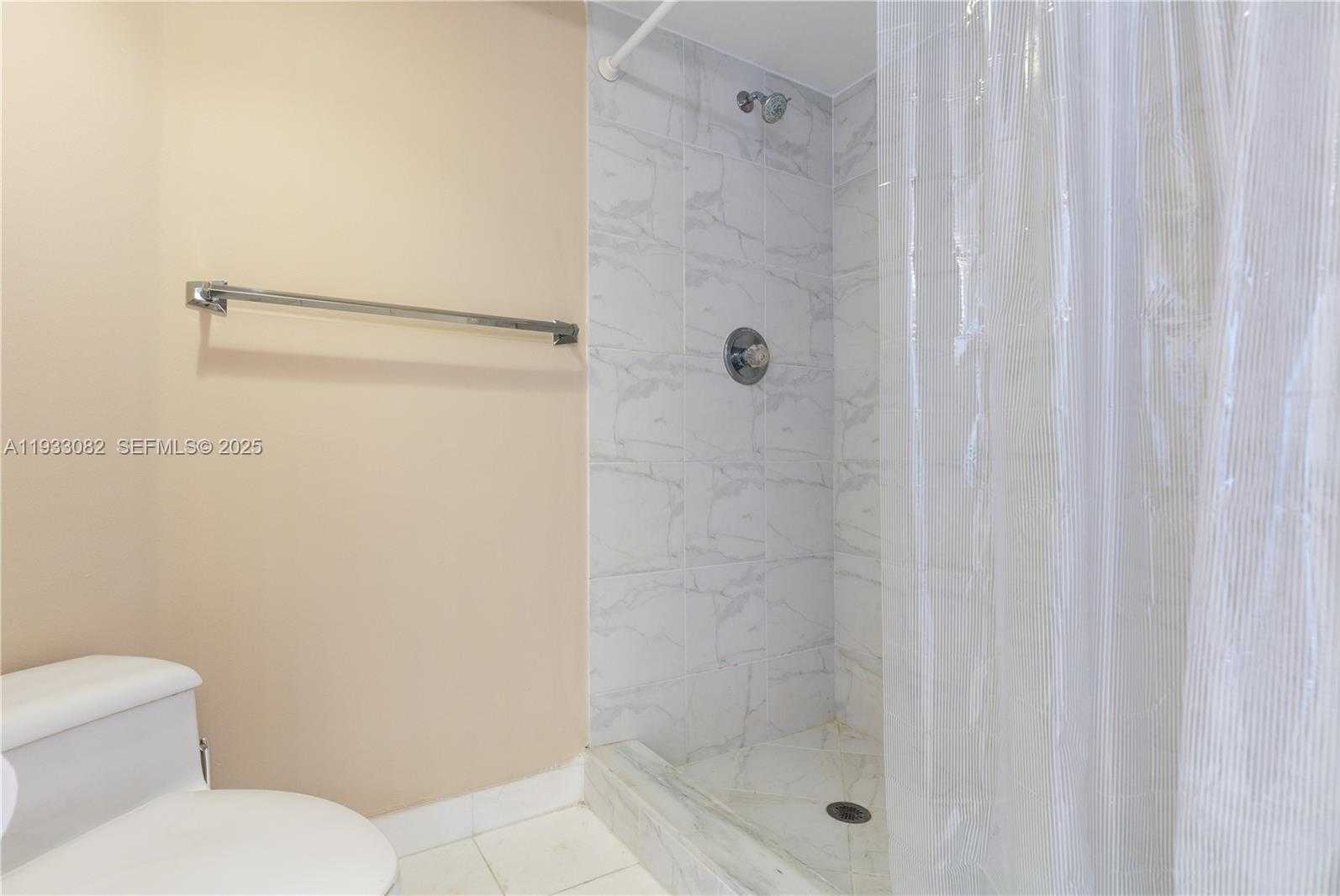 Small Image of 3500 MYSTIC POINTE DR #2603, Aventura Number 25