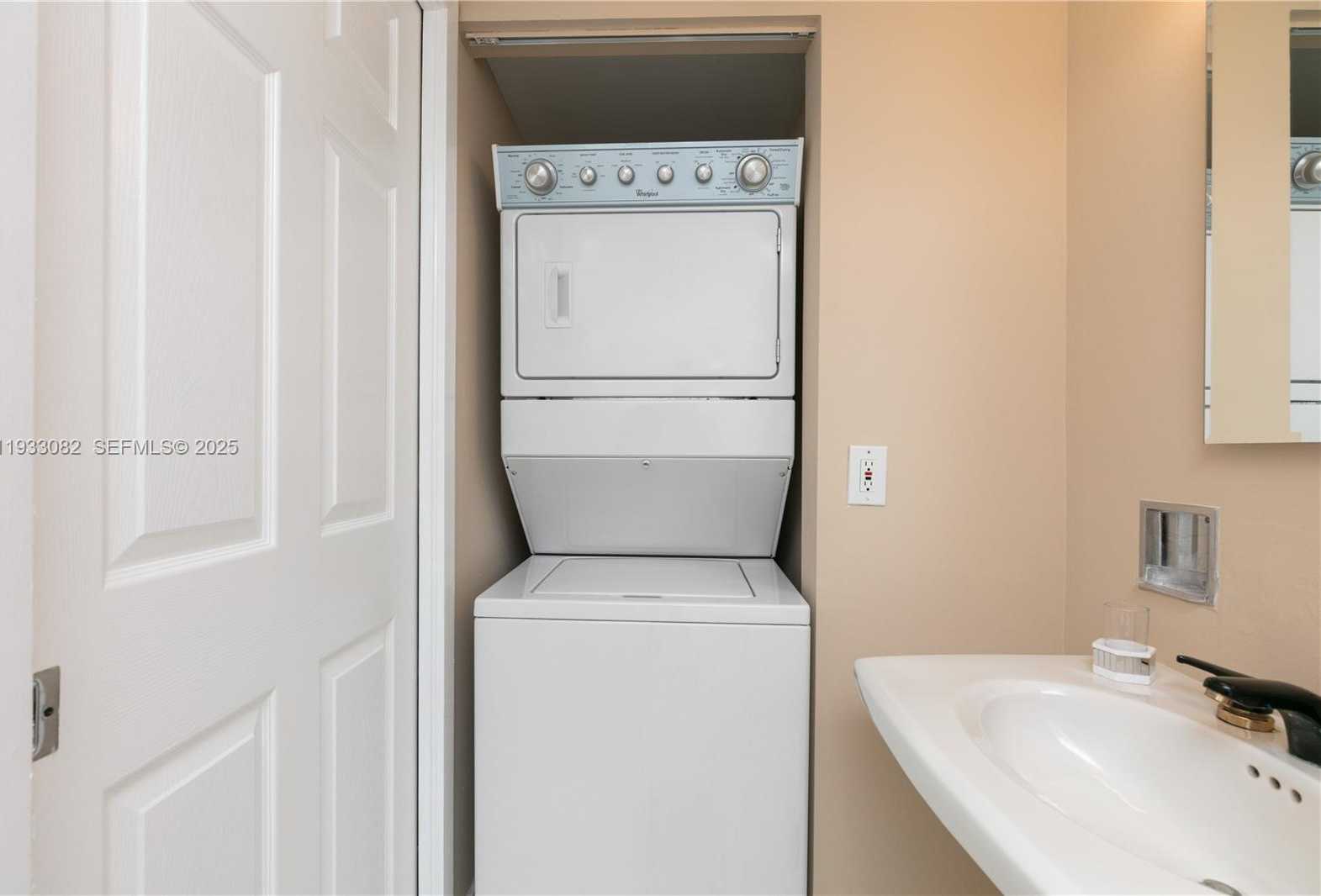 Small Image of 3500 MYSTIC POINTE DR #2603, Aventura Number 31