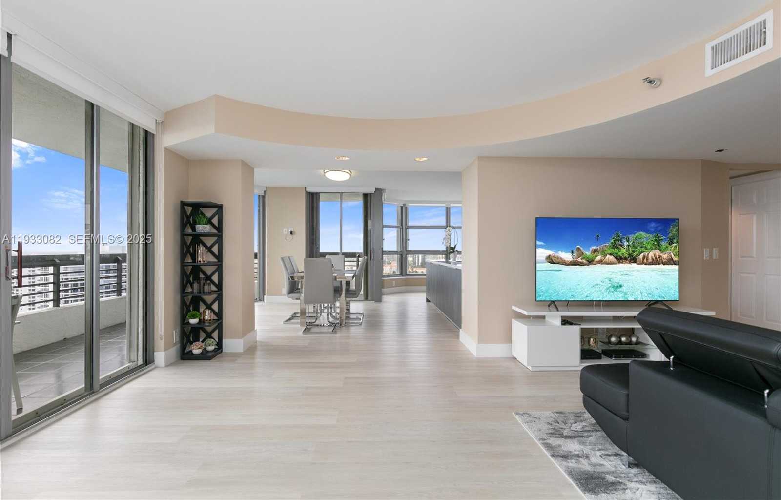 Small Image of 3500 MYSTIC POINTE DR #2603, Aventura Number 4