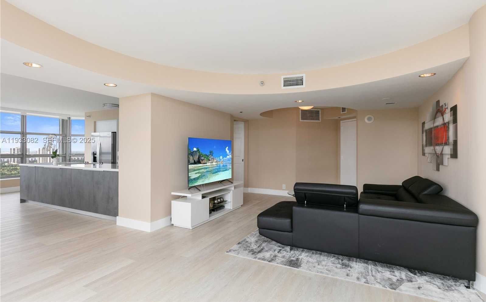 Small Image of 3500 MYSTIC POINTE DR #2603, Aventura Number 5