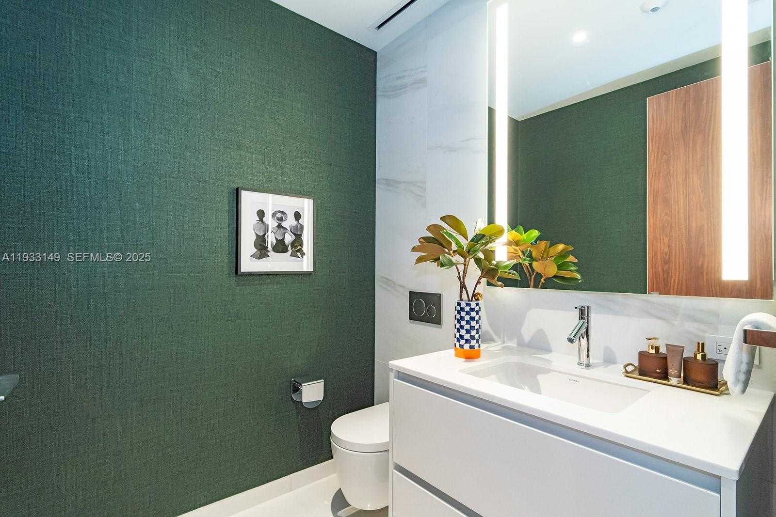 Small Image of 300 BISCAYNE BOULEVARD WAY #1901, Miami Number 25