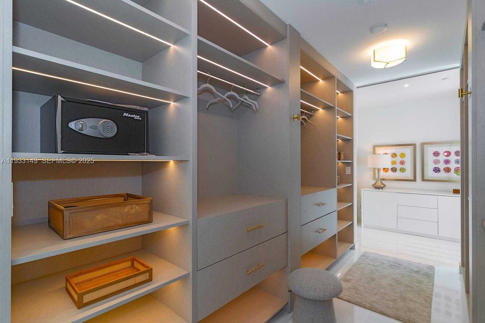 Small Image of 300 BISCAYNE BOULEVARD WAY #1901, Miami Number 31