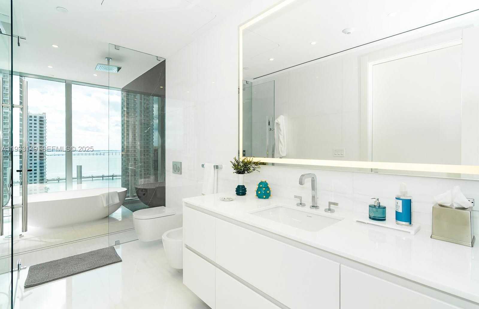 Small Image of 300 BISCAYNE BOULEVARD WAY #1901, Miami Number 35