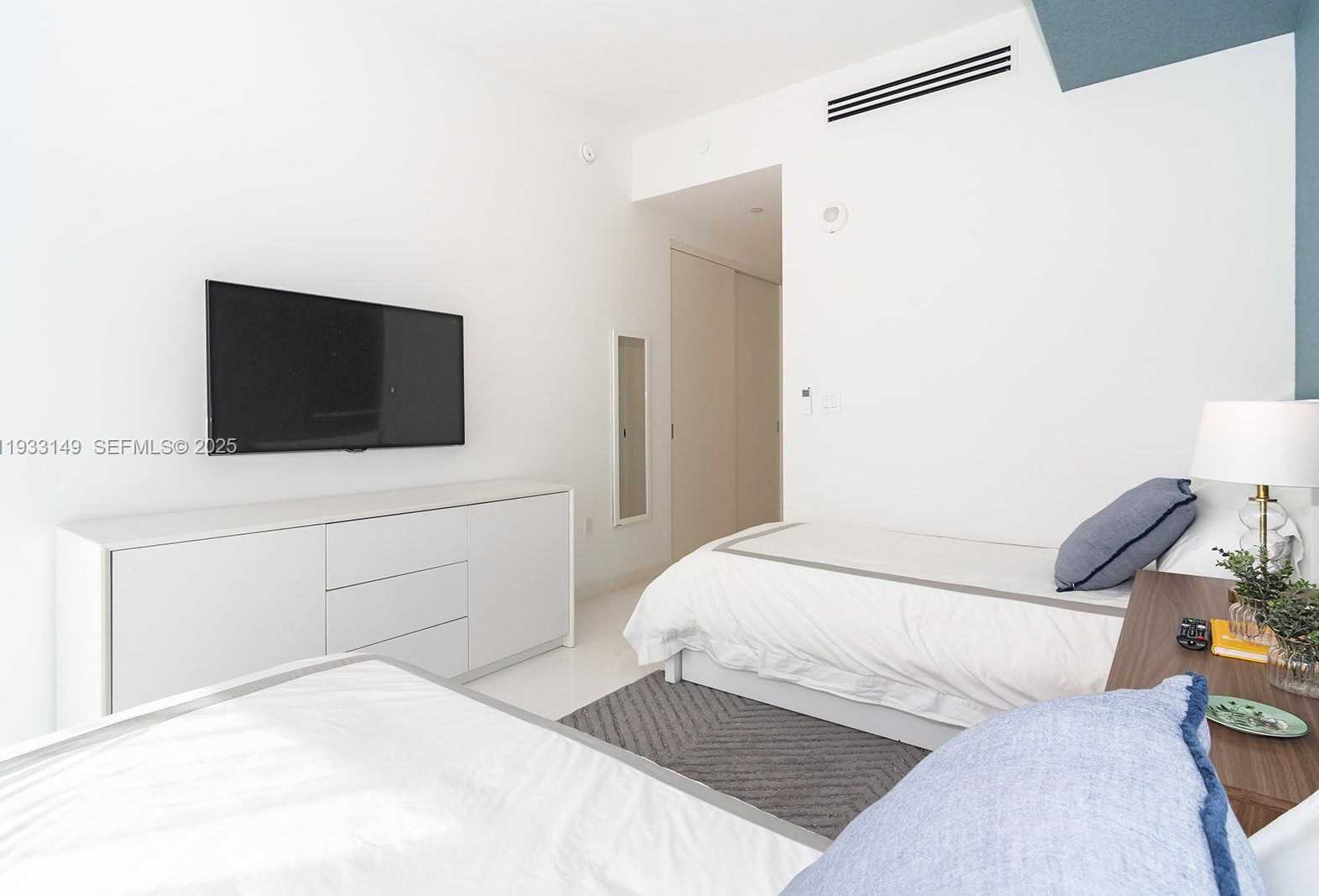 Small Image of 300 BISCAYNE BOULEVARD WAY #1901, Miami Number 39