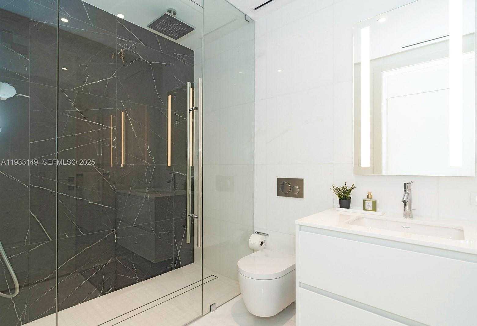 Small Image of 300 BISCAYNE BOULEVARD WAY #1901, Miami Number 41