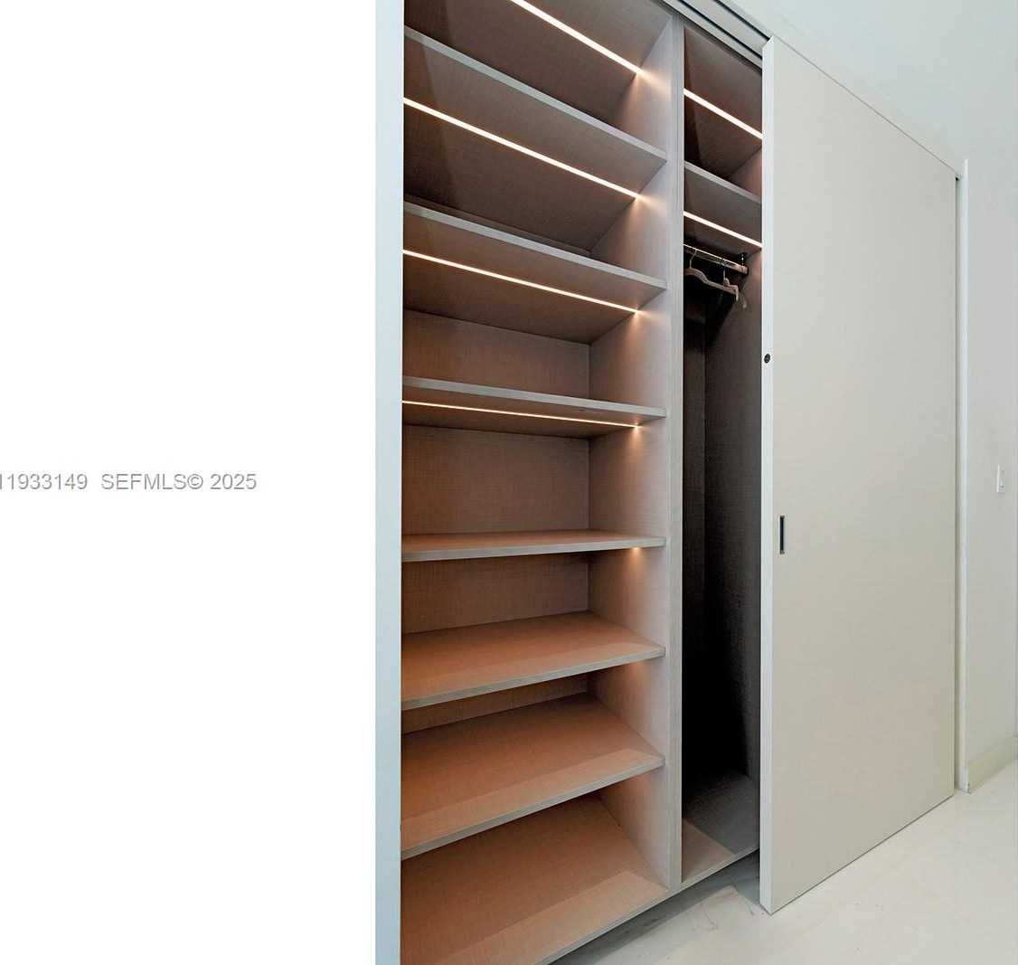 Small Image of 300 BISCAYNE BOULEVARD WAY #1901, Miami Number 42