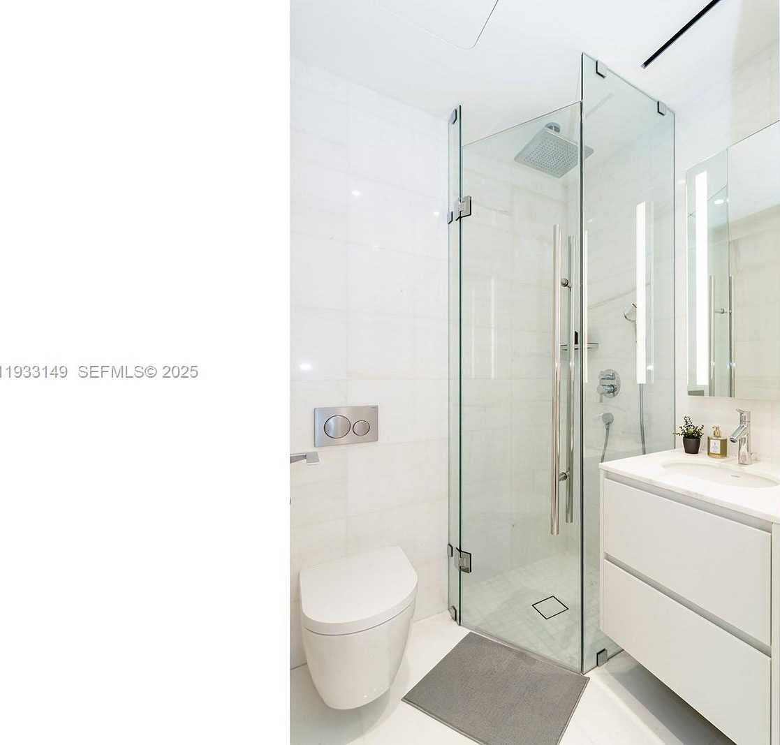 Small Image of 300 BISCAYNE BOULEVARD WAY #1901, Miami Number 46