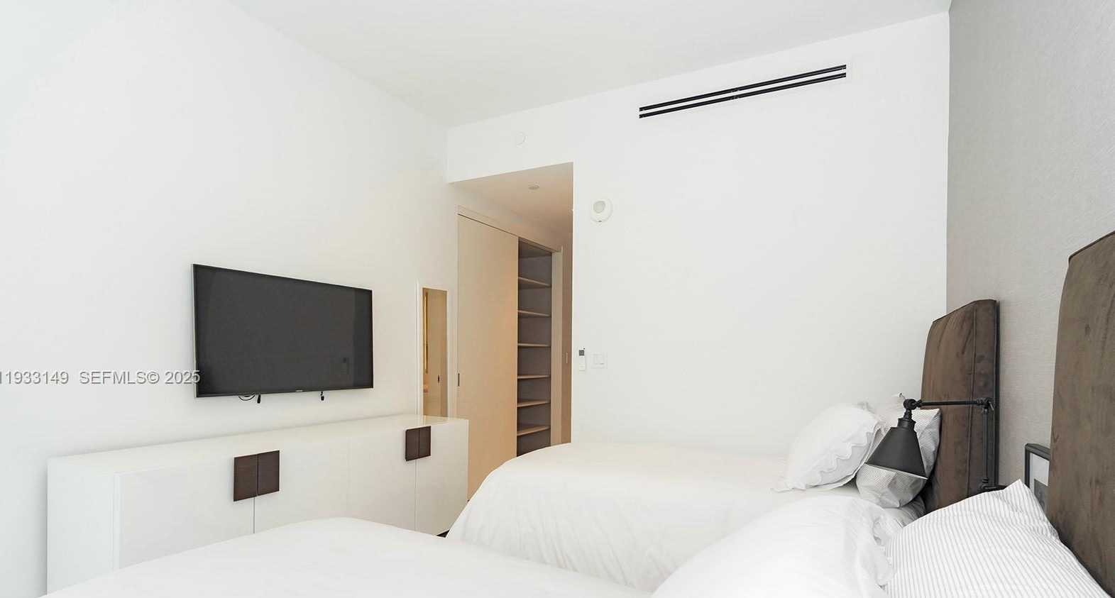 Small Image of 300 BISCAYNE BOULEVARD WAY #1901, Miami Number 48