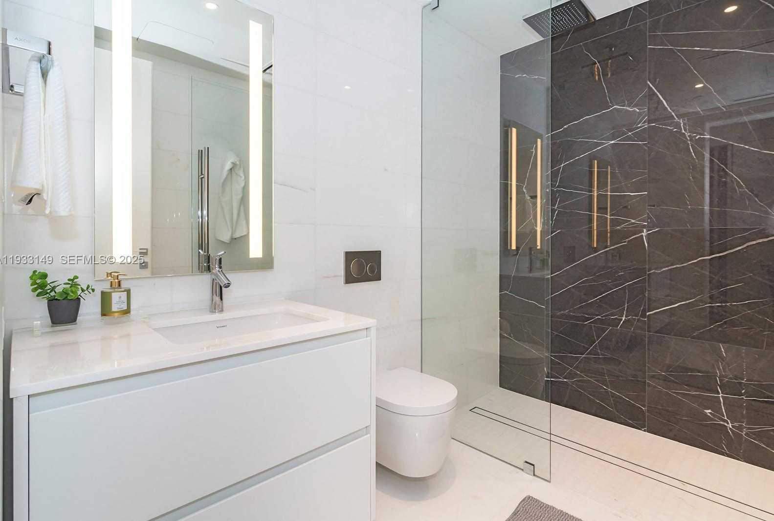 Small Image of 300 BISCAYNE BOULEVARD WAY #1901, Miami Number 49