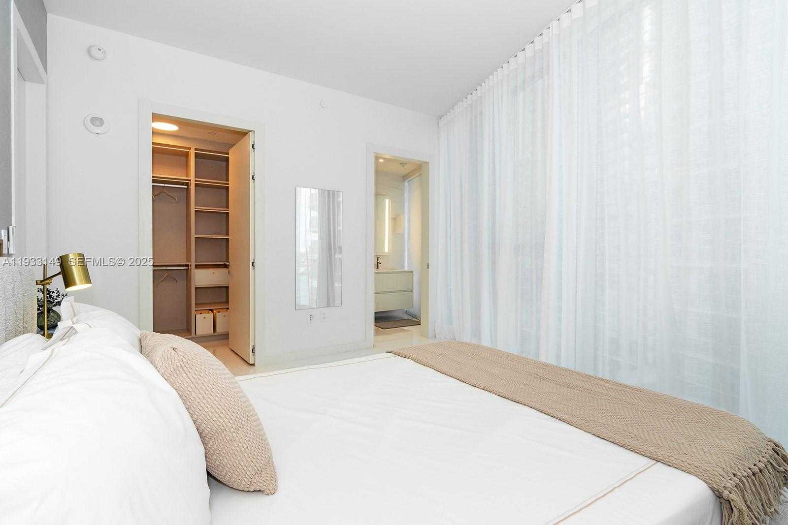 Small Image of 300 BISCAYNE BOULEVARD WAY #1901, Miami Number 52