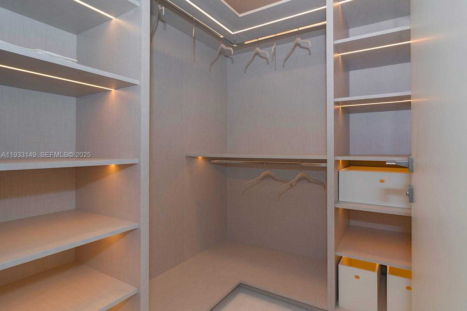 Small Image of 300 BISCAYNE BOULEVARD WAY #1901, Miami Number 53