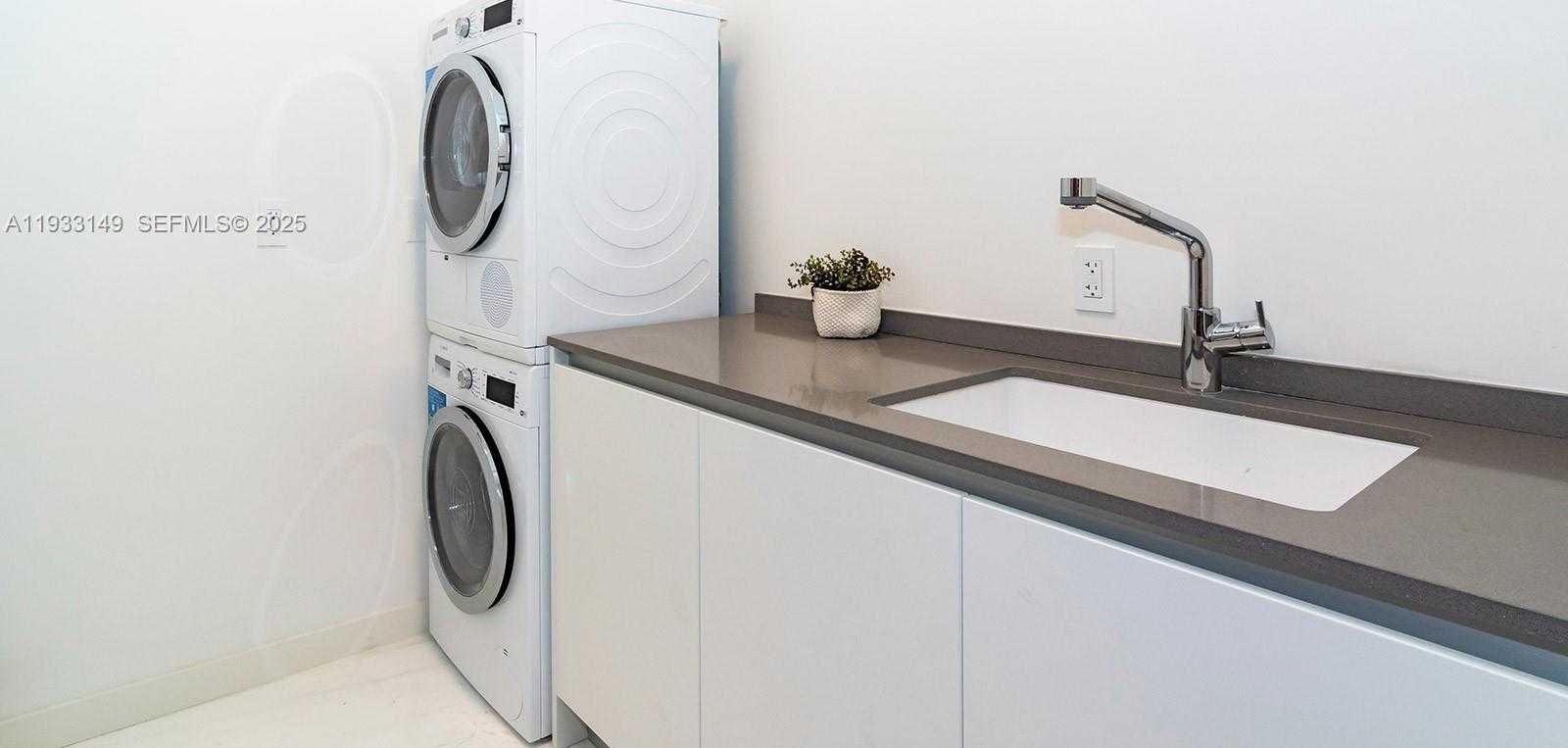 Small Image of 300 BISCAYNE BOULEVARD WAY #1901, Miami Number 57