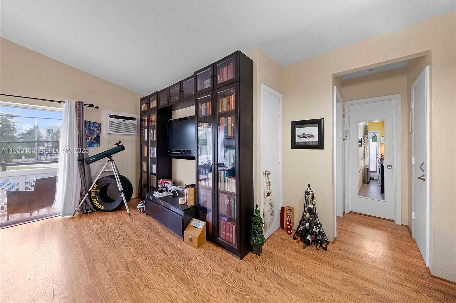 Small Image of 8040 TATUM WATERWAY DR #11, Miami Beach Number 20