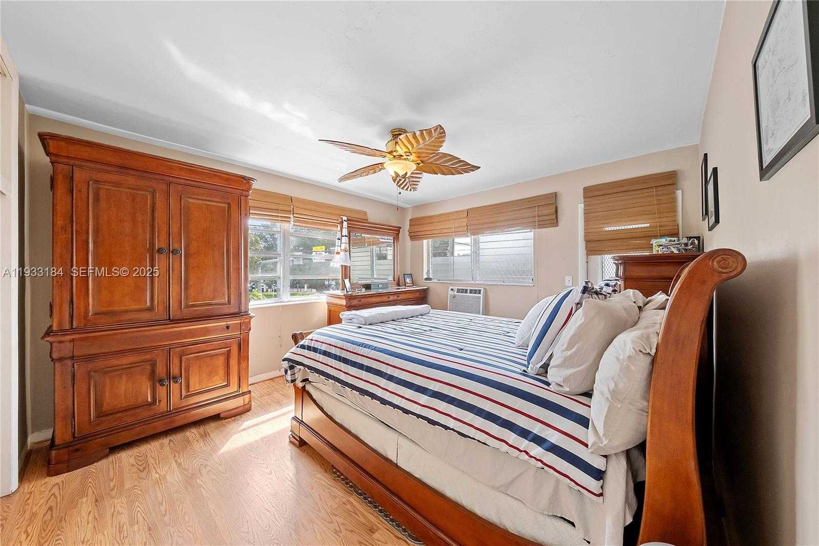 Small Image of 8040 TATUM WATERWAY DR #11, Miami Beach Number 22