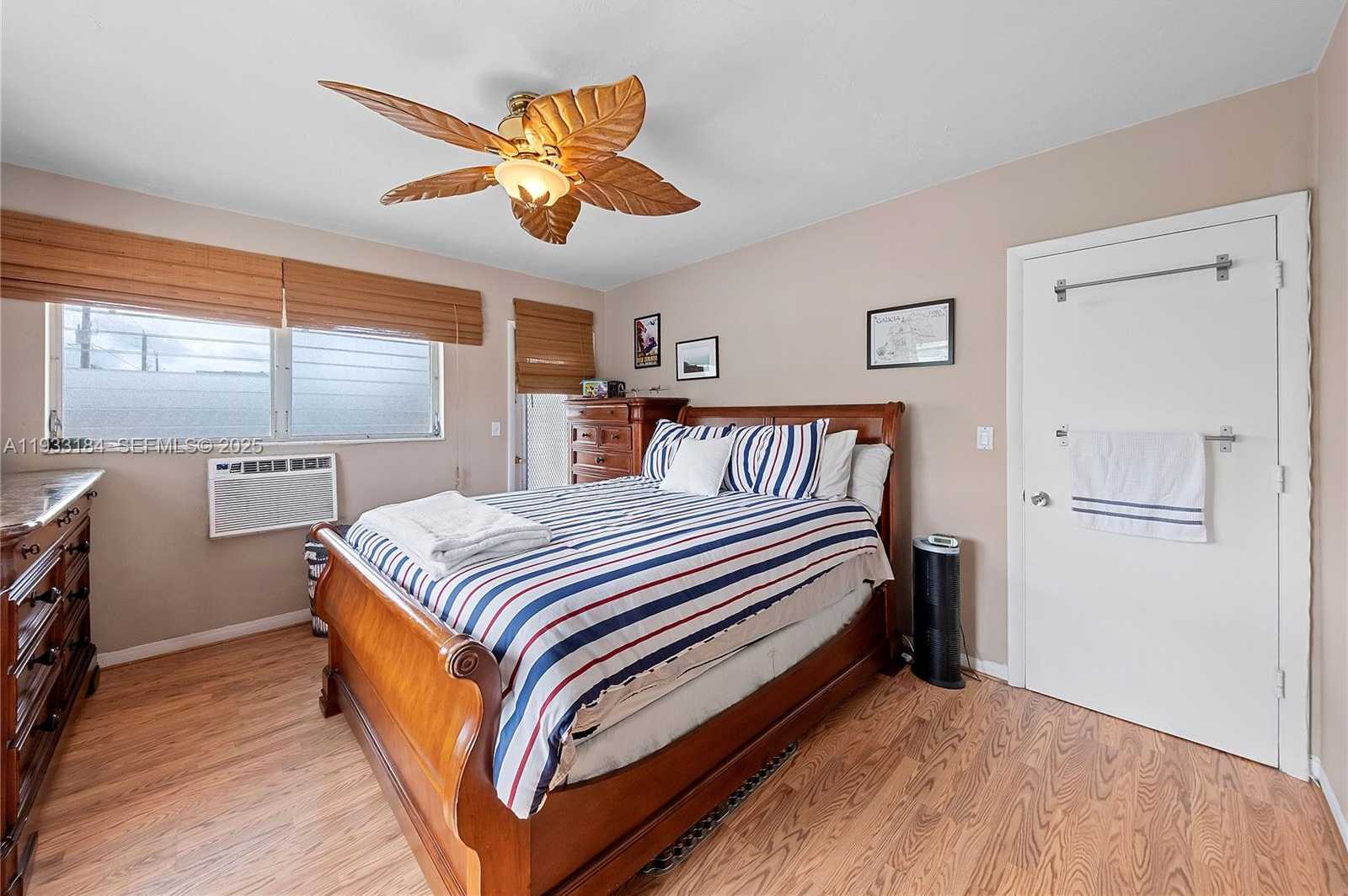 Small Image of 8040 TATUM WATERWAY DR #11, Miami Beach Number 23