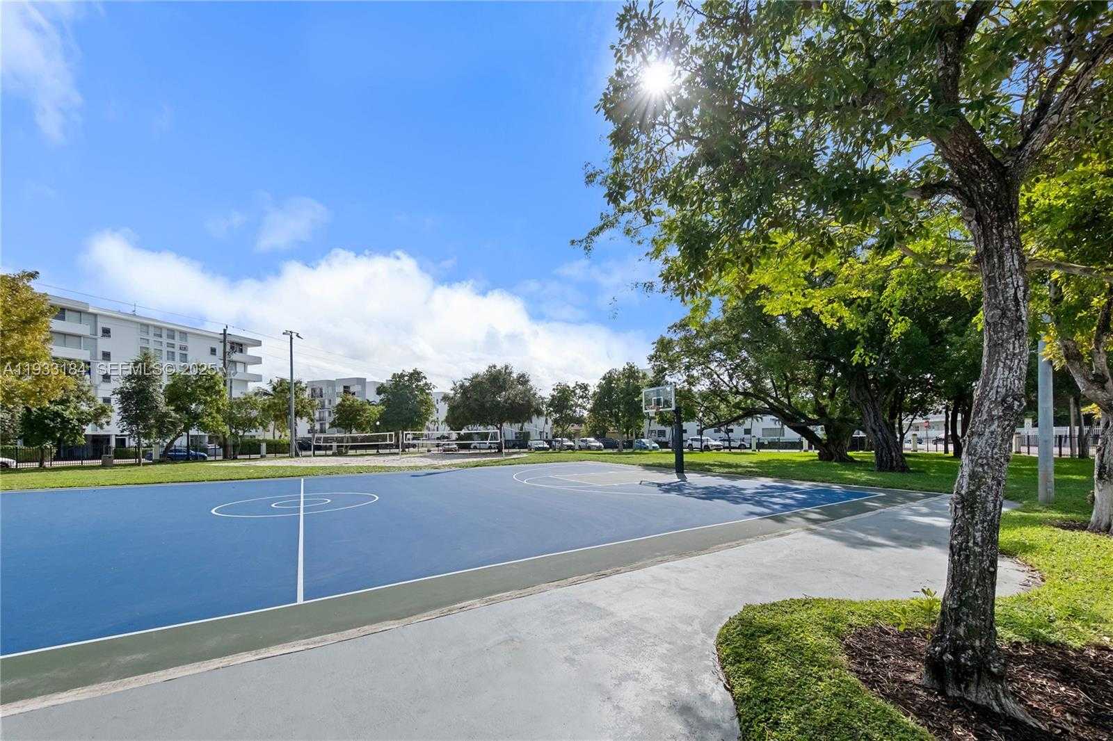 Small Image of 8040 TATUM WATERWAY DR #11, Miami Beach Number 25