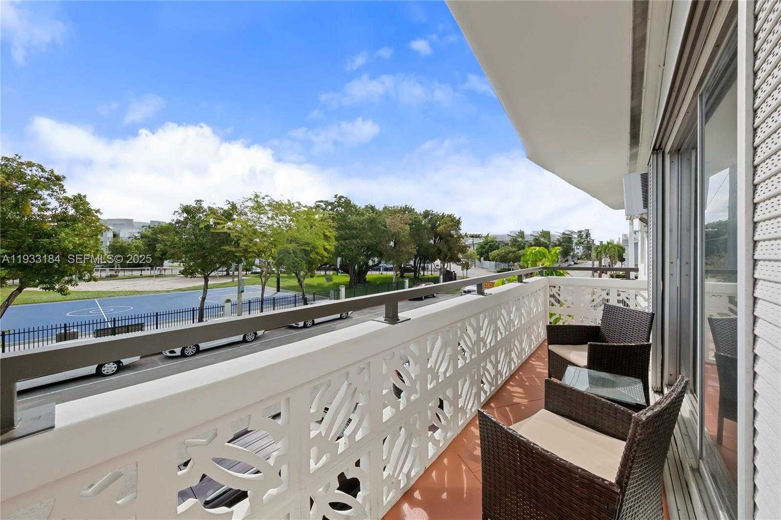 Small Image of 8040 TATUM WATERWAY DR #11, Miami Beach Number 26