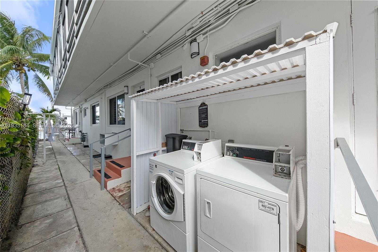 Small Image of 8040 TATUM WATERWAY DR #11, Miami Beach Number 28