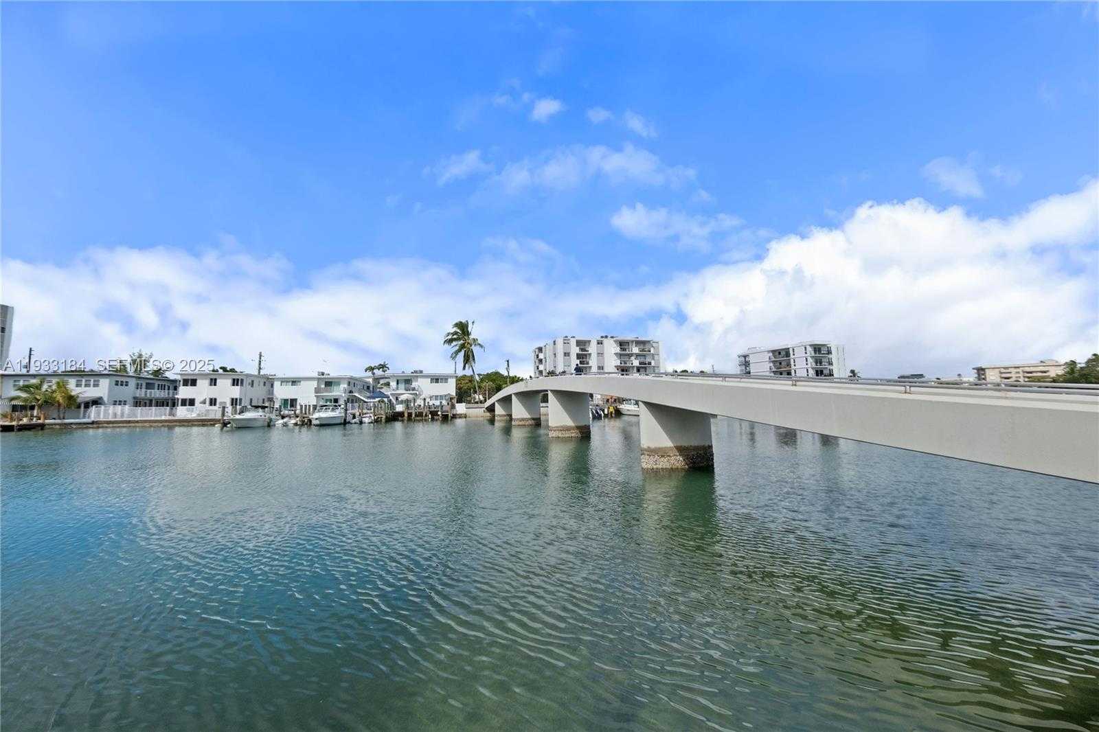 Small Image of 8040 TATUM WATERWAY DR #11, Miami Beach Number 29