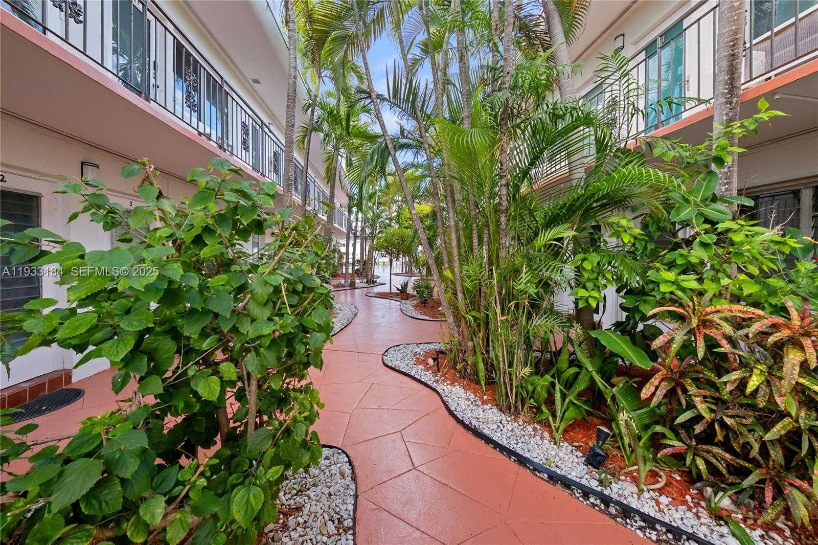 Small Image of 8040 TATUM WATERWAY DR #11, Miami Beach Number 6