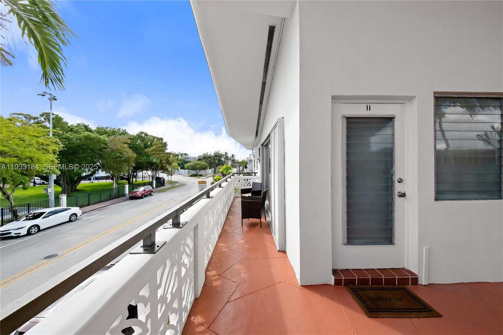Small Image of 8040 TATUM WATERWAY DR #11, Miami Beach Number 7