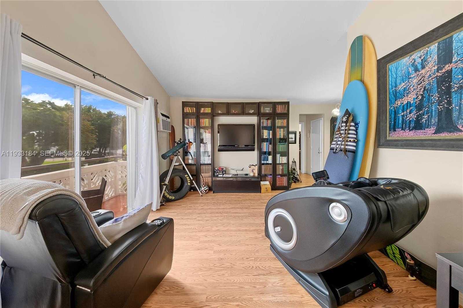 Small Image of 8040 TATUM WATERWAY DR #11, Miami Beach Number 8