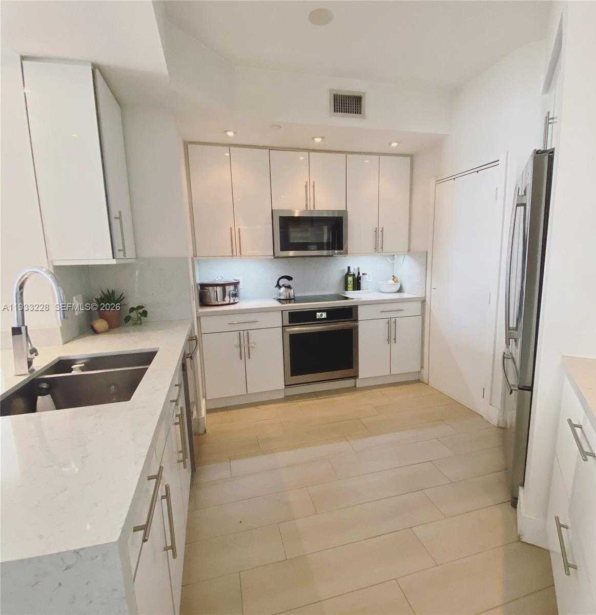 Small Image of 888 BRICKELL KEY DR #2209, Miami Number 2