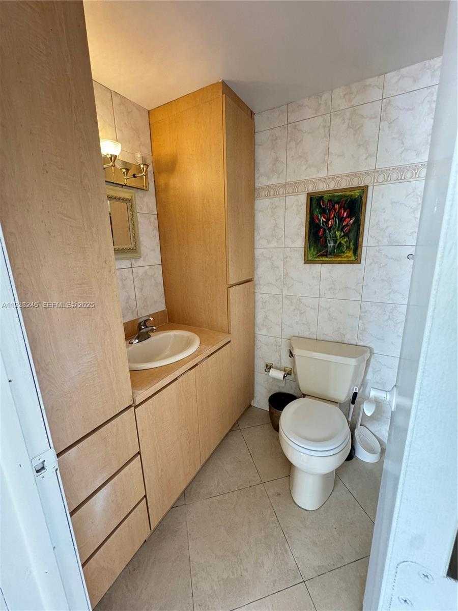 Small Image of 1980 SOUTH OCEAN DR #20Q, Hallandale Beach Number 18