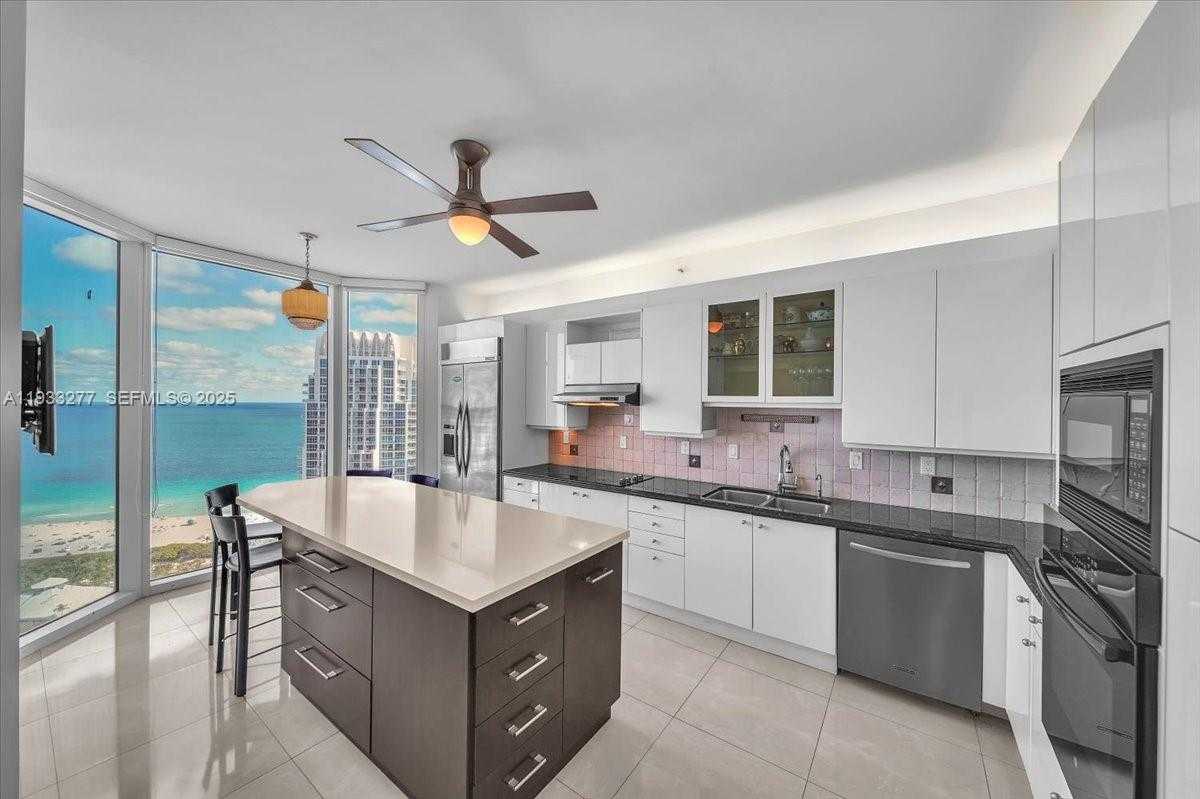 Small Image of 300 SOUTH POINTE DR #3402, Miami Beach Number 10