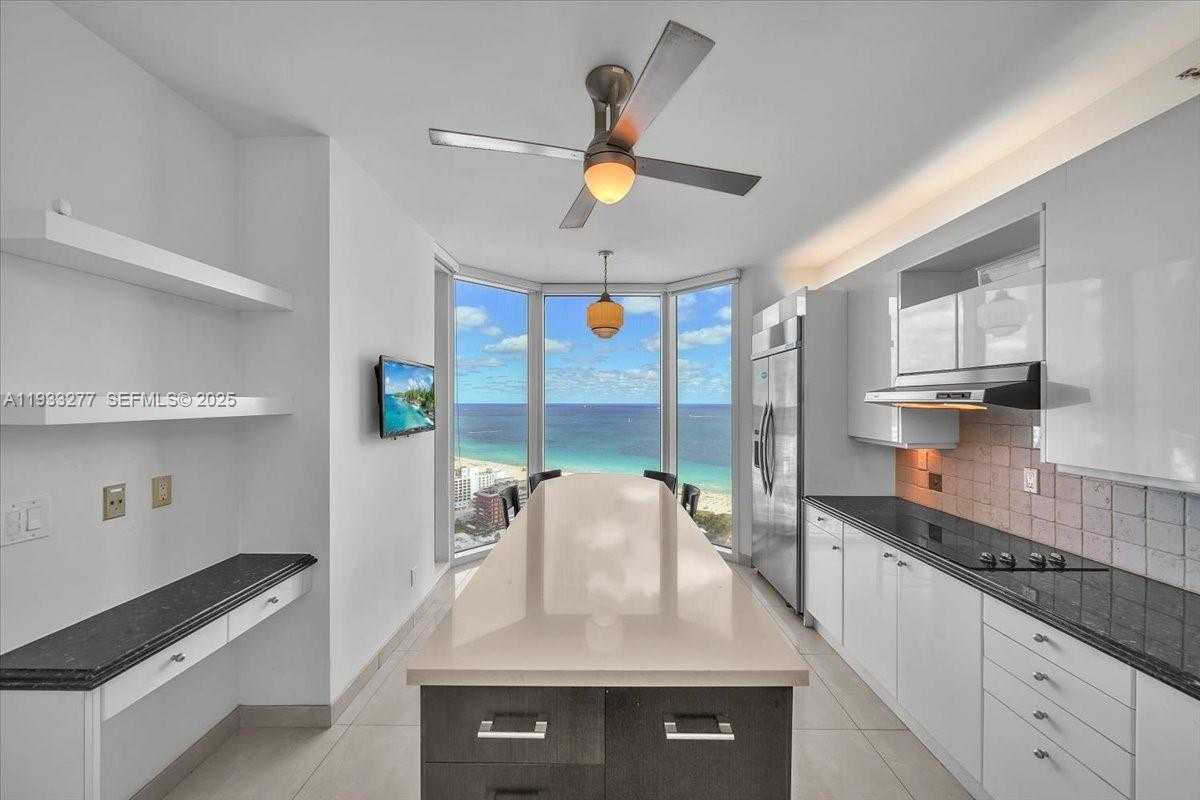 Small Image of 300 SOUTH POINTE DR #3402, Miami Beach Number 12