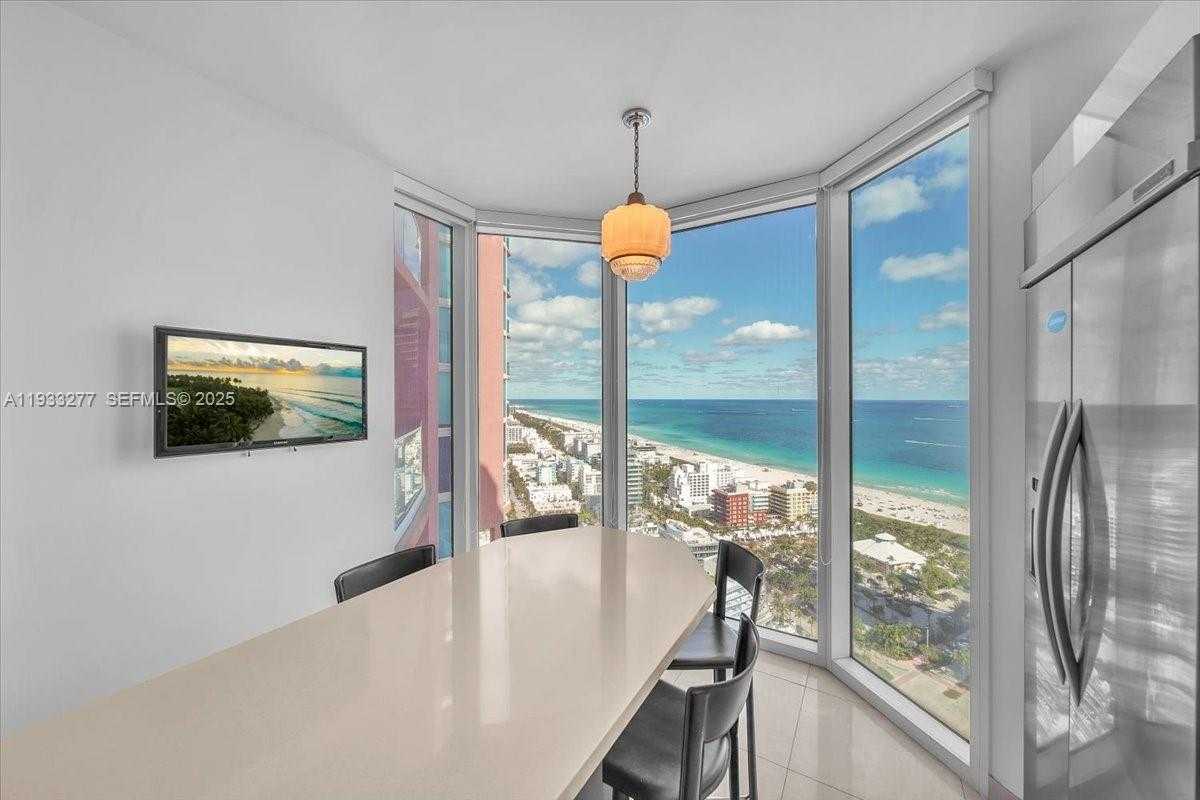 Small Image of 300 SOUTH POINTE DR #3402, Miami Beach Number 13