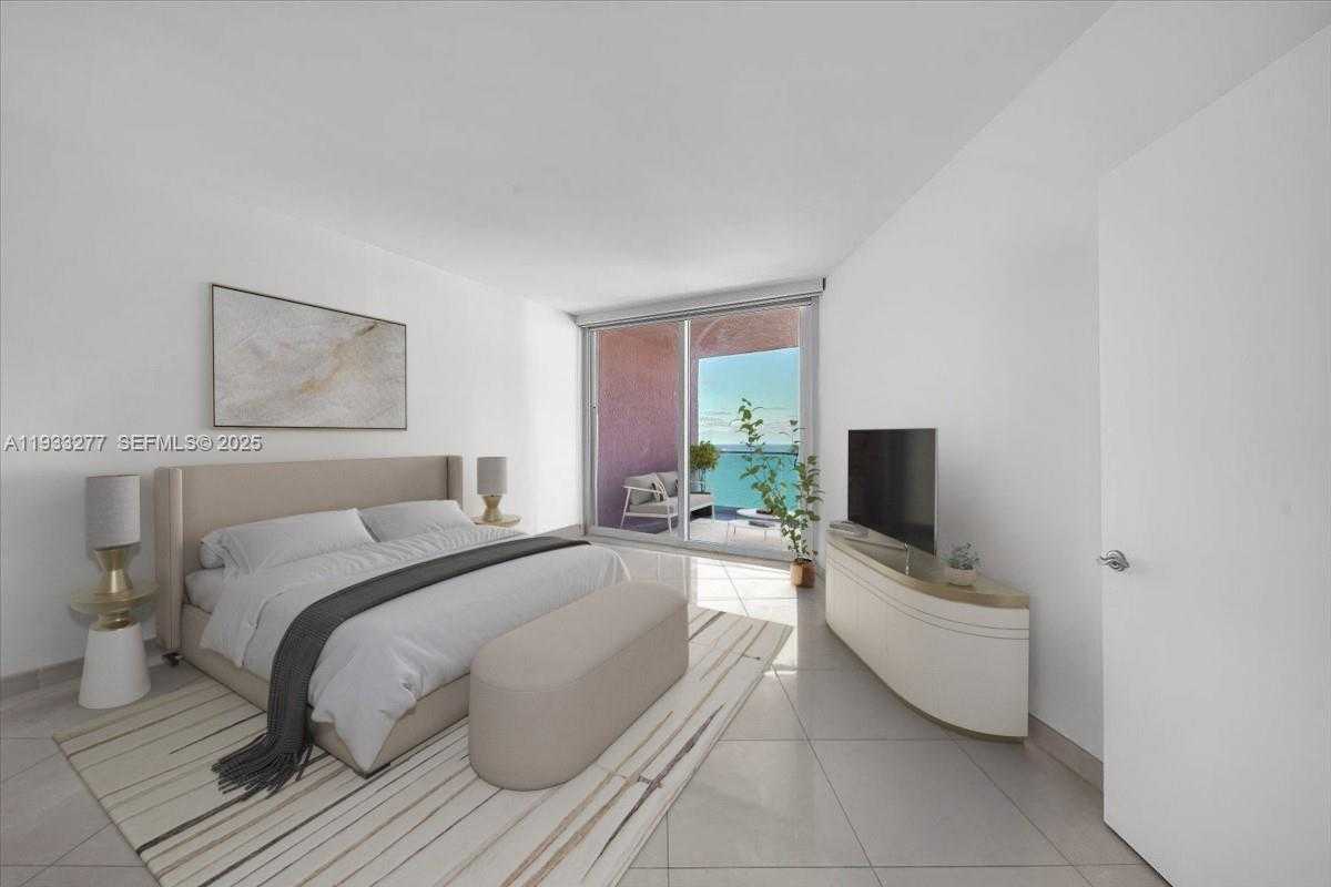Small Image of 300 SOUTH POINTE DR #3402, Miami Beach Number 16
