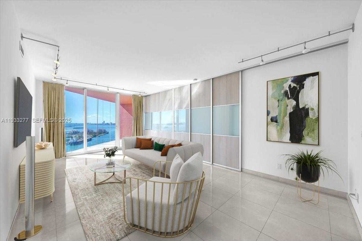 Small Image of 300 SOUTH POINTE DR #3402, Miami Beach Number 2