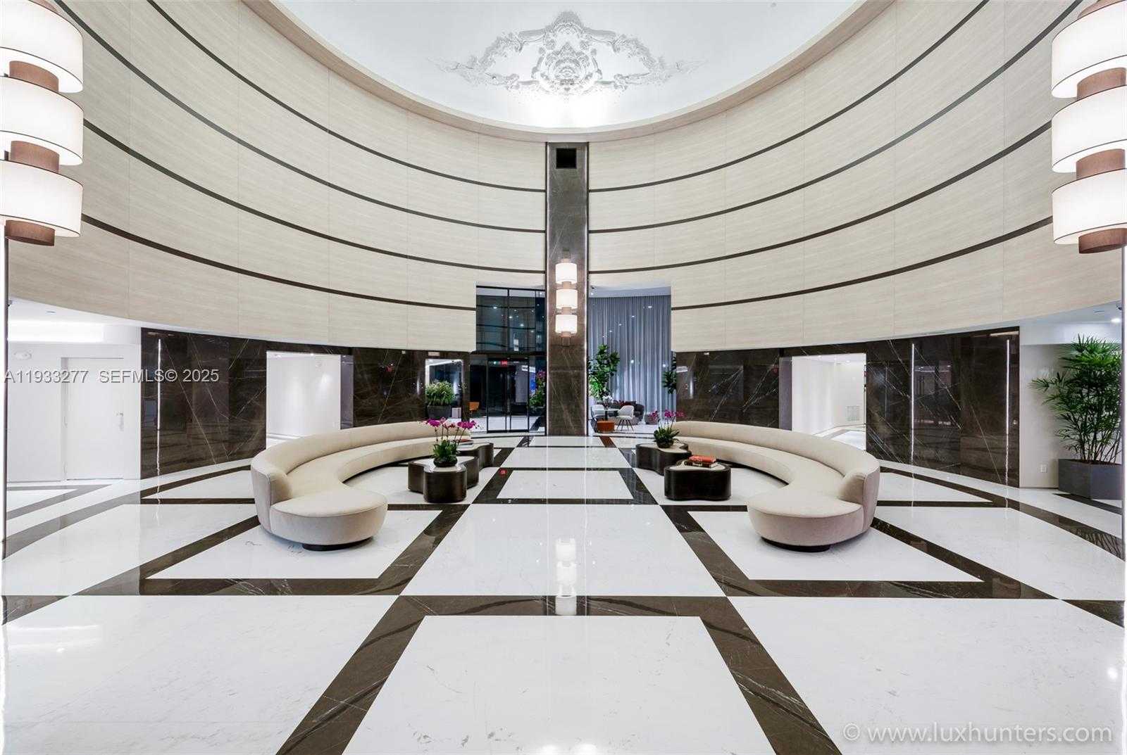 Small Image of 300 SOUTH POINTE DR #3402, Miami Beach Number 31