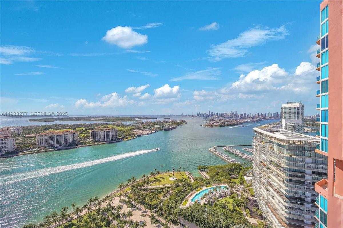 Small Image of 300 SOUTH POINTE DR #3402, Miami Beach Number 4