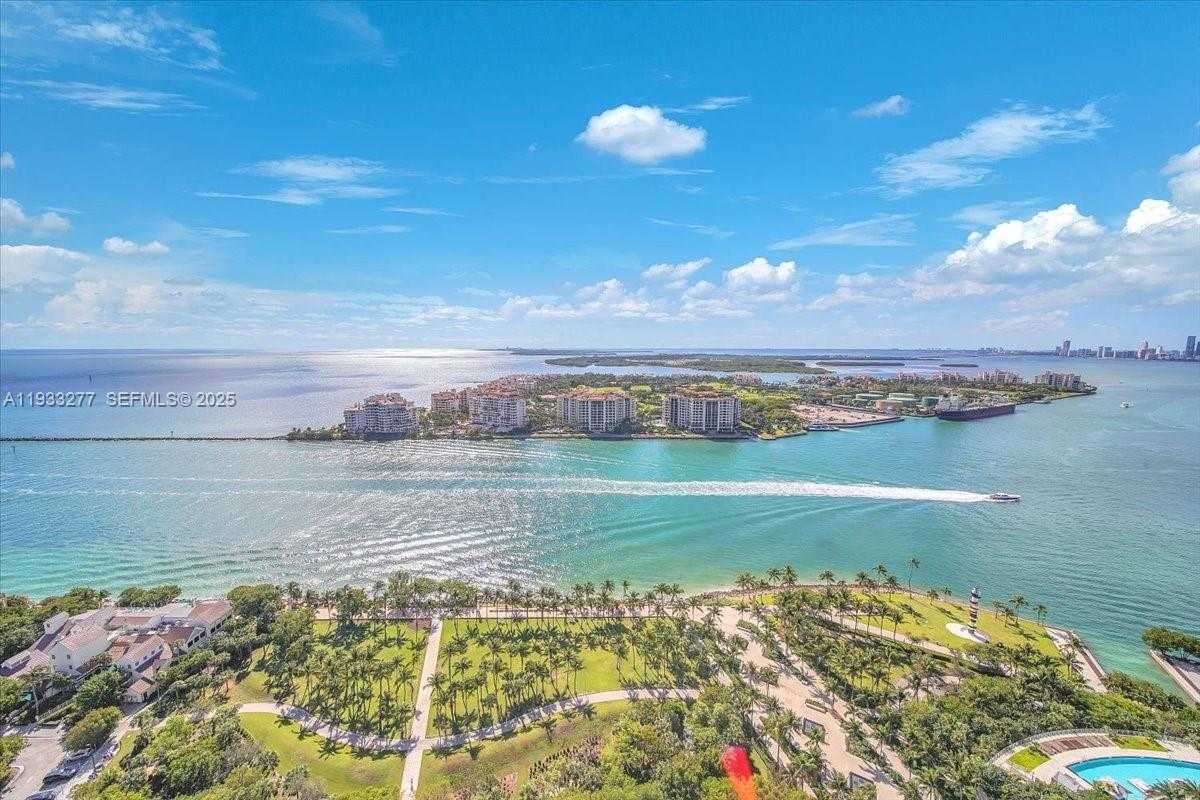 Small Image of 300 SOUTH POINTE DR #3402, Miami Beach Number 5