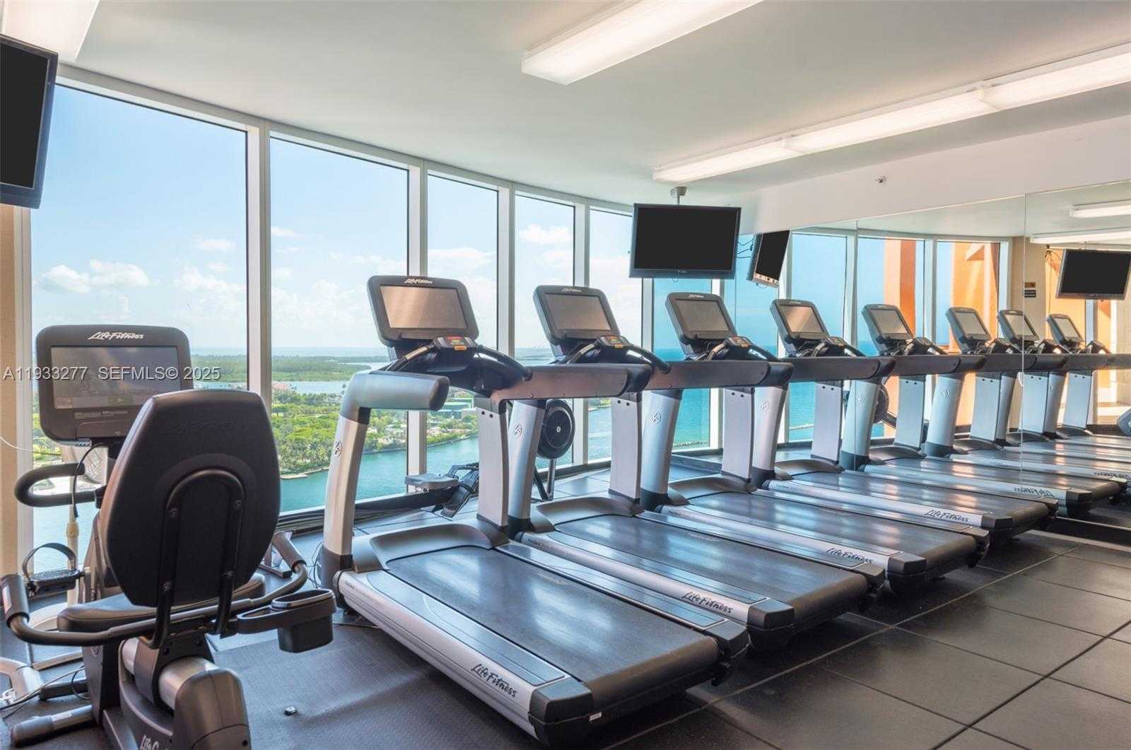 Small Image of 300 SOUTH POINTE DR #3402, Miami Beach Number 52