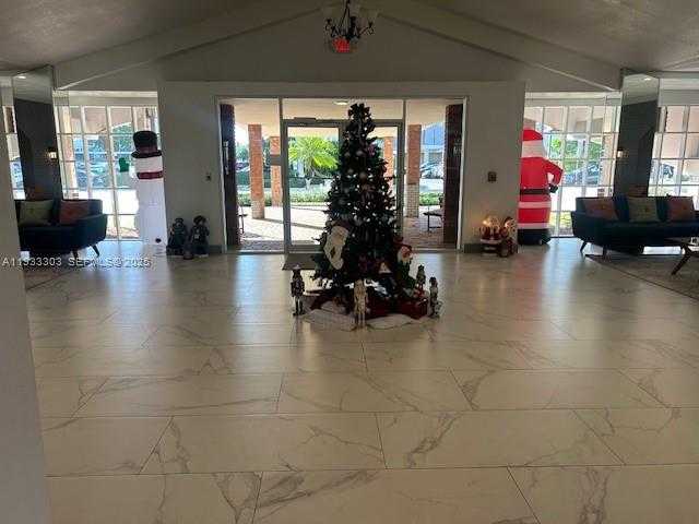 Small Image of 1001 91ST ST #408, Bay Harbor Islands Number 13