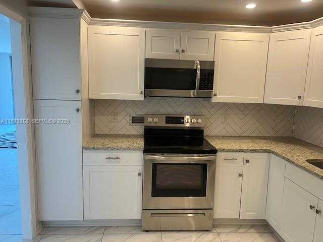Small Image of 1001 91ST ST #408, Bay Harbor Islands Number 4