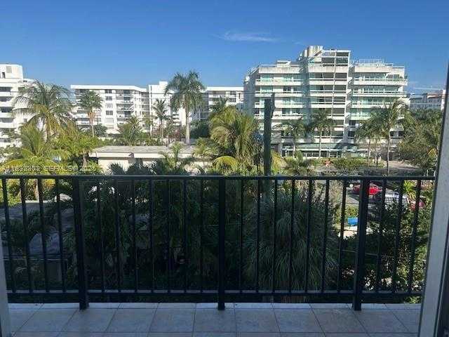 Small Image of 1001 91ST ST #408, Bay Harbor Islands Number 5