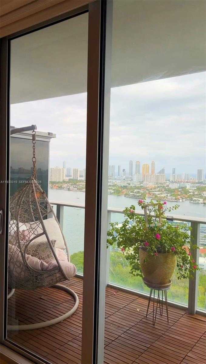 Imagen de Pequeño Objeto