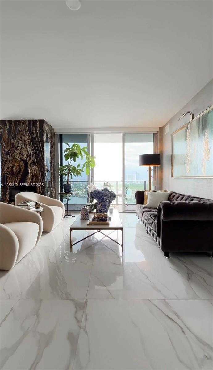 Imagen de Pequeño Objeto