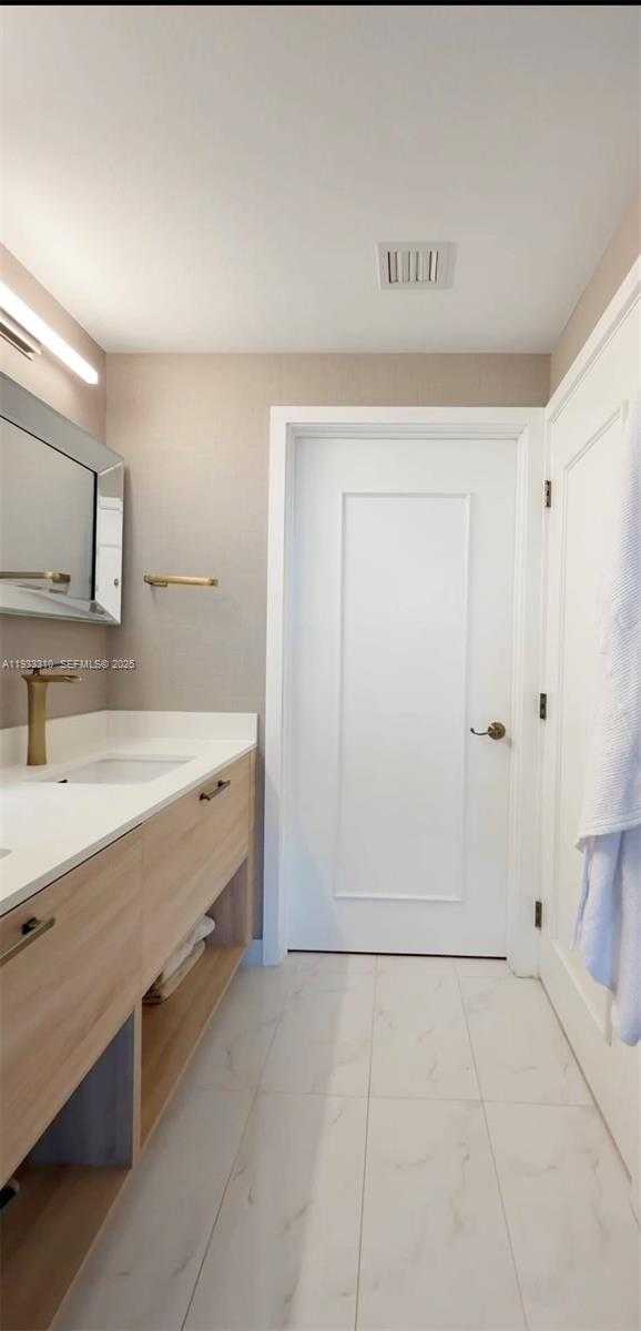 Imagen de Pequeño Objeto