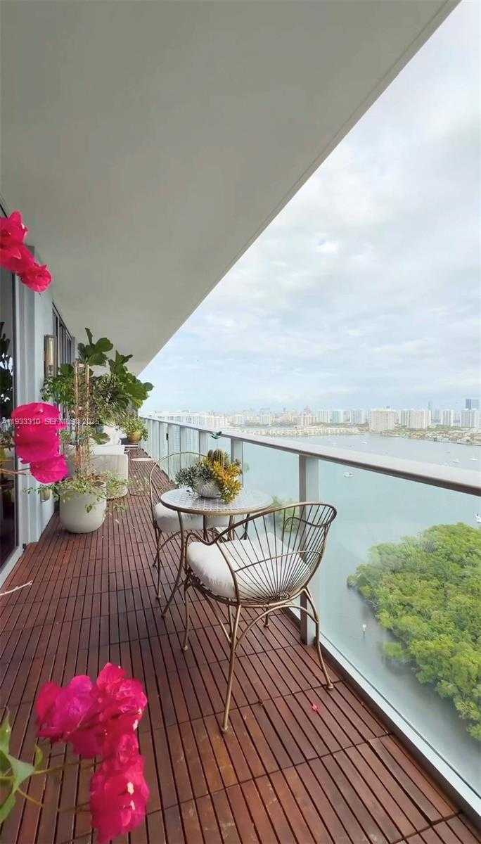 Imagen de Pequeño Objeto